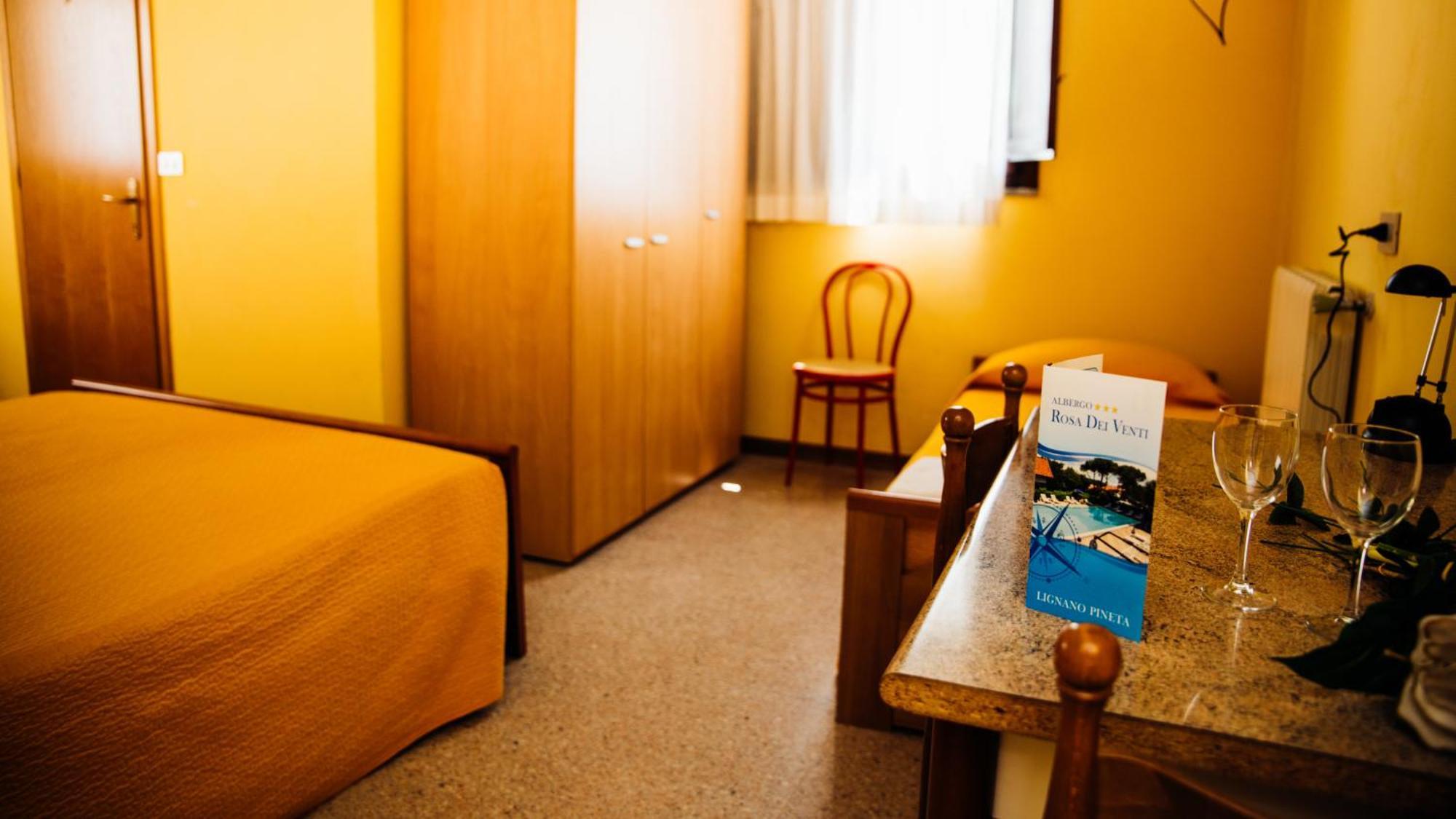 Hotel Rosa Dei Venti Lignano Sabbiadoro Bilik gambar